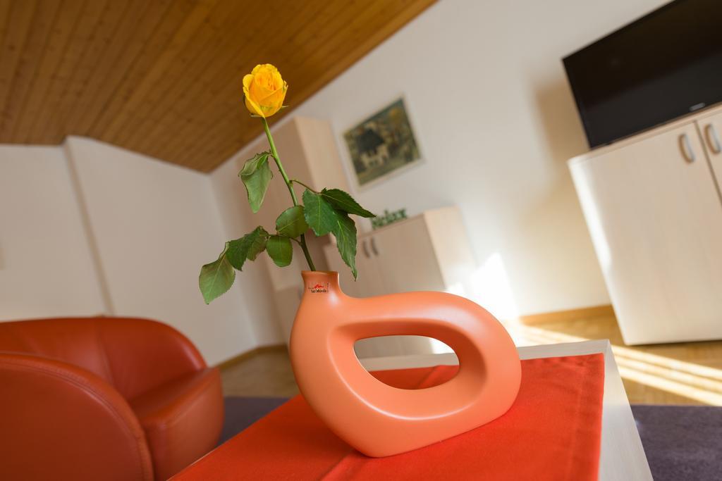 Postgebaeude Apartment Grachen Exterior photo