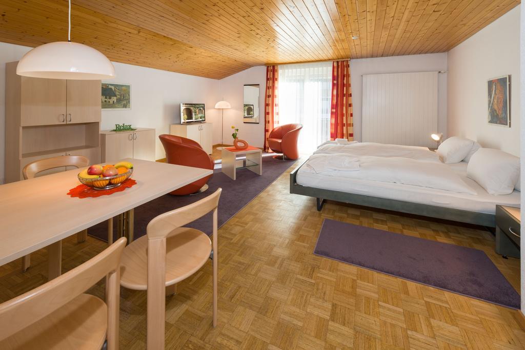 Postgebaeude Apartment Grachen Exterior photo